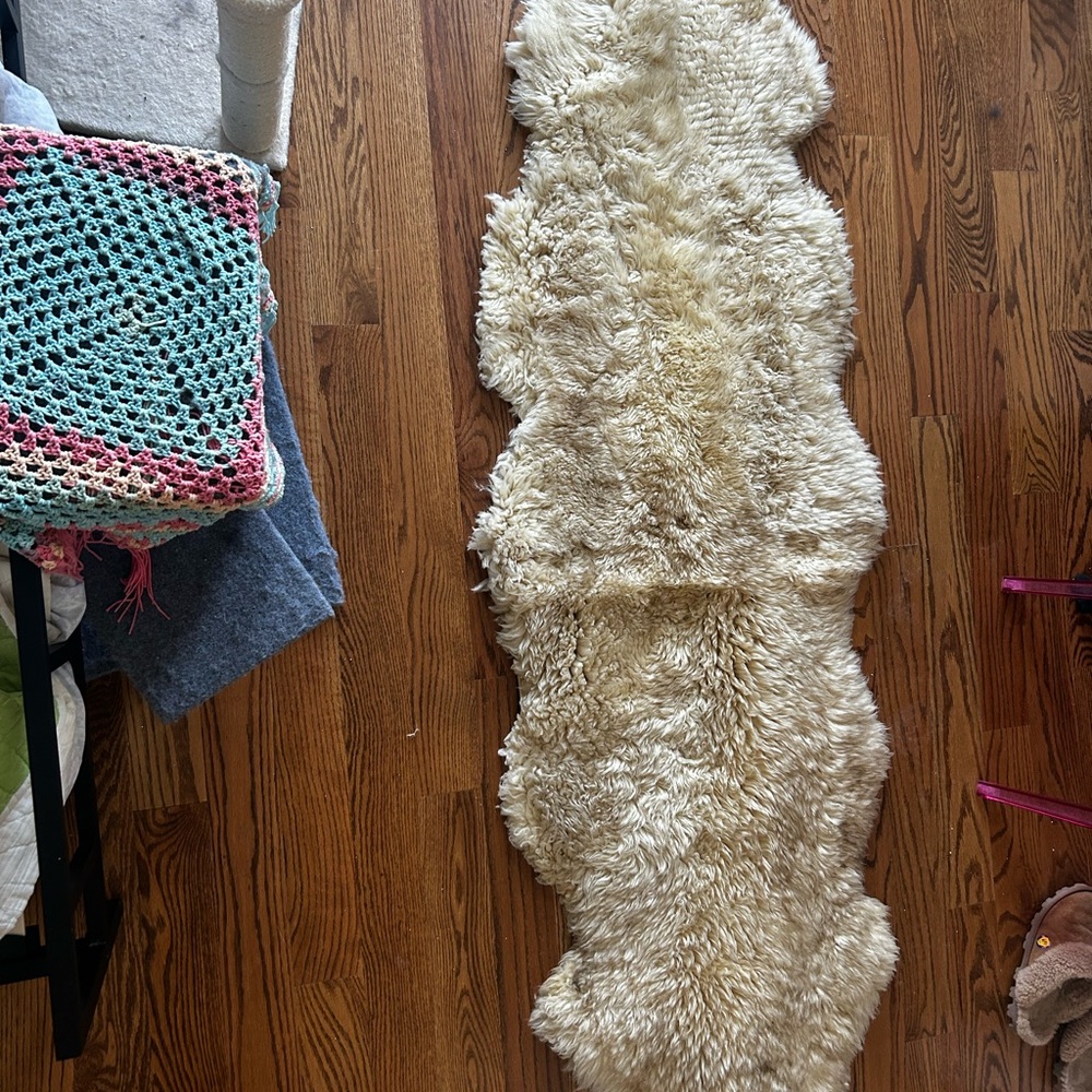 Cream Sheepskin Accent Rug by